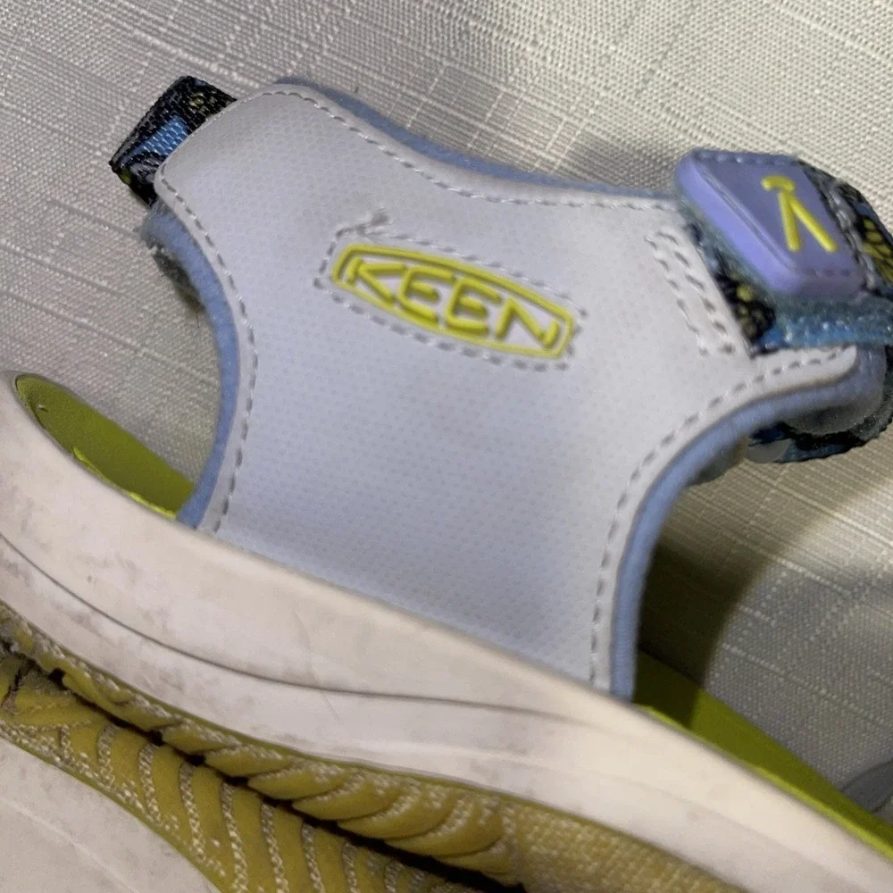 Keen Verano sandals Youth size 4 girls Hydrangea Evening Primrose Butterfly